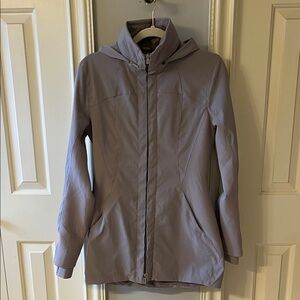 LULULEMON GREY HOODED JACKET SIZE 6